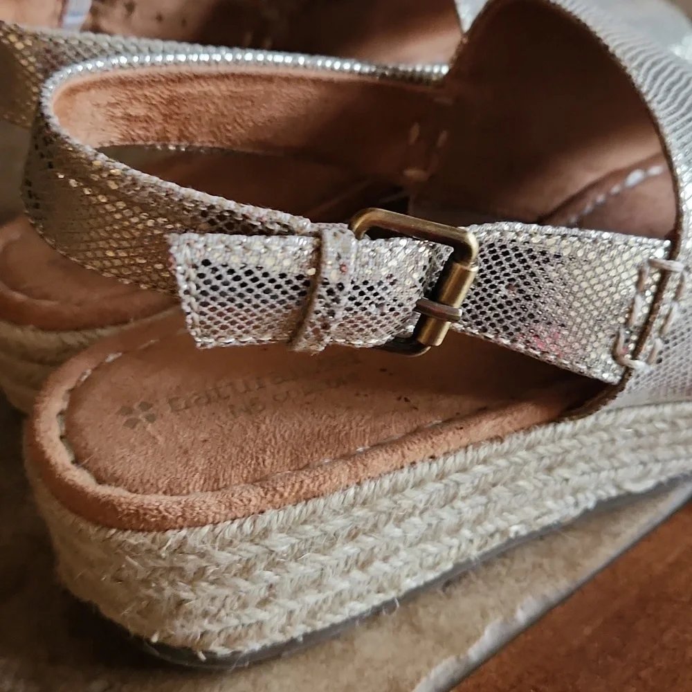 Naturalizer womans praline gold wedge sandal size 8.5 - Picture 5 of 12